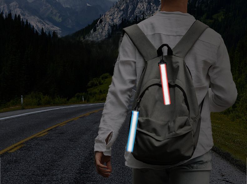 送料無料 リフレクター 単品 1個 反射ストラップ セーフティーグッズ 安全対策 子供 大人 通学 通勤 ランニング 散歩 反射 暗闇 夜 安全 アウトドア 夜間 ジョギング 夜道 光に反射 事故防止 かばん ランドセル 吊り下げ 便利 2