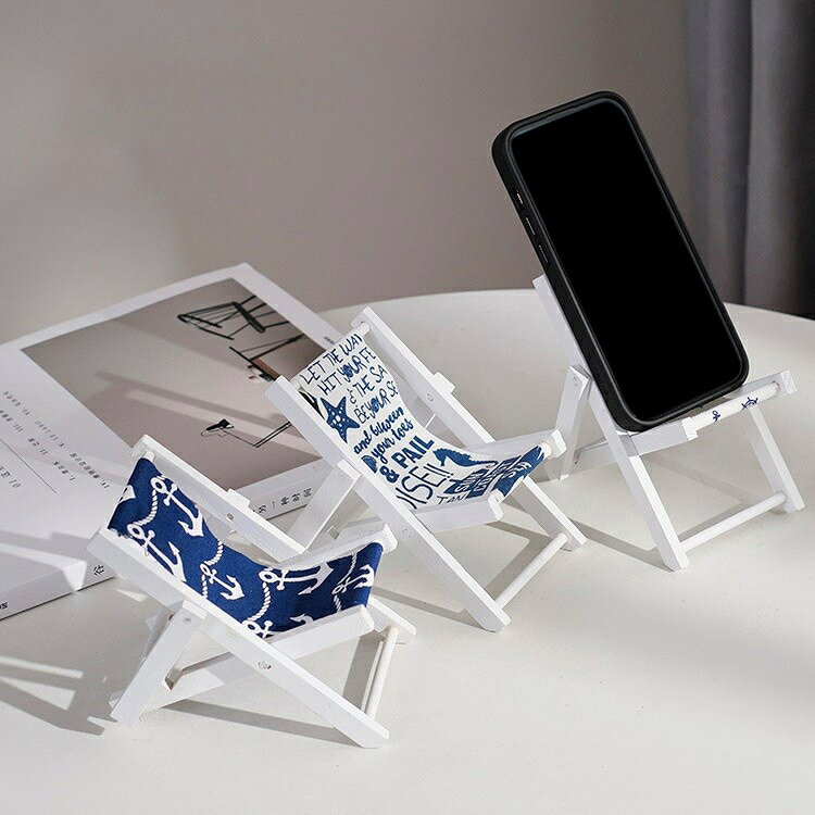 送料無料 スマホスタンド スマホホルダー スマホ置き スマホ関連雑貨 スマホ周辺雑貨 インテリア小物 イス型 チェア型 折り畳み可能 総柄 ストライプ フラミンゴ イカリ マリンモチーフ 海モチーフ ブルー ホワイト ロゴ 英語 可愛い キュート おしゃれの商品画像 2