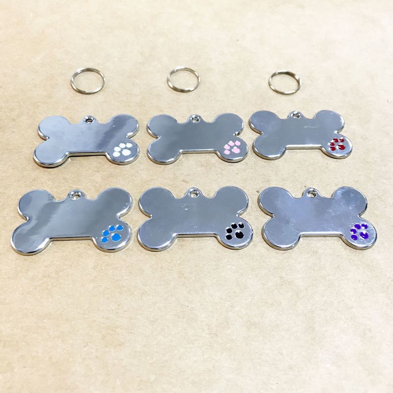 Plus Naoの送料無料 首輪用チャーム 2個セット ペット用品 ペンダント 犬用 吊り下げ ホネ型 骨型 ボーン型 可愛い おしゃれ 首輪アクセサリー いぬ イヌ｜アングル3