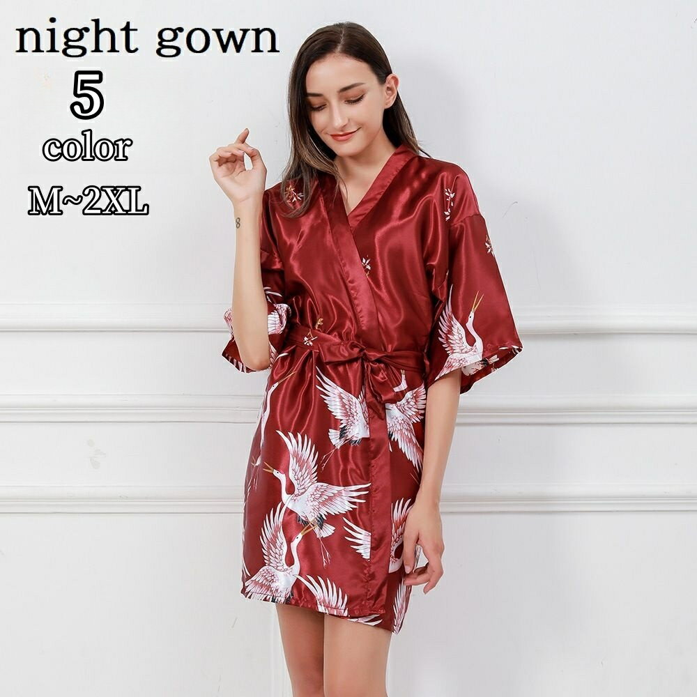 送料無料 ナイトガウン ローブ レディース 女性用 婦人用 大きいサイズ ルームウェア 部屋着 羽織り 前開き 5分袖 ショート丈 ミニ丈 サテン調 光沢感 鶴 ツル ブラック おしゃれ セクシー かわいい