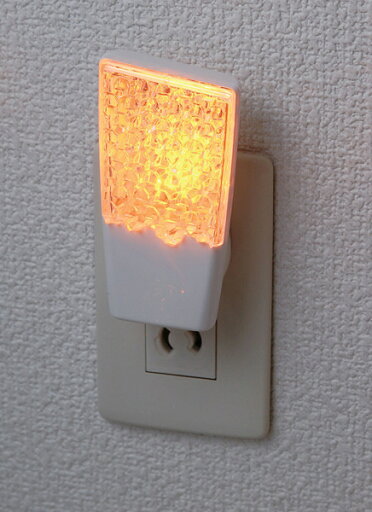 ELPA PM-L112(AM) LEDセンサー付ライト アンバー ELPA PM-L112(AM) LEDセンサー付ライト アンバー
