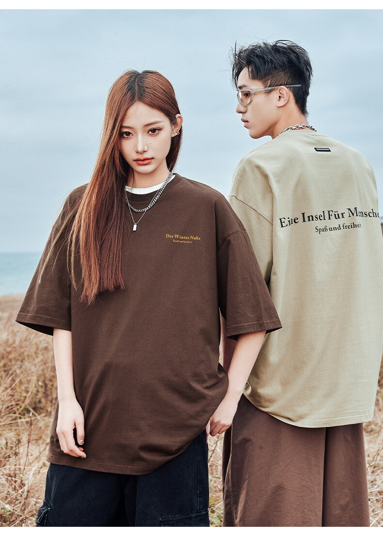 Rakuten - ★2025新作★ メンズ レディース ユニセックス 首元タグ付き ロゴプリント オーバーサイズTシャツ 胸元ロゴ バックロゴ リンクコーデ ペアルック カジュアル ストリート トップス インナー オーバーサイズ ビッグシルエット 部屋着 韓国ファッション 半袖 Tシャツ
