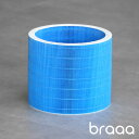 ブランド braaa / ブラー サイズ (約)直径20.6×高さ17.5cm 重　量 約170g 素　材 PET 　ご注意 こちらの商品はフィルターのみです。本体は別売りです。 パッケージ 段ボール箱：(約)幅21.5×奥行21.5×高さ19cm 約320g※パッケージは予告なく変更する場合があります。 ■商品名 ブラー 気化式加湿器 プオト 交換用 抗菌フィルター VBHU256-P 本体別売り ■特典 ポイント10倍 ■テイスト おしゃれ デザイン シンプル ■用途・シーン braaa Puoto 抗菌 加湿器 フィルター ■JANコード・品番 4589511642566シンプルな佇まいが空間になじむ。 しっかり潤う、しっかり省エネ。1カ月の電気代わずか約15円 無駄をそぎ落としたミニマルデザインが魅力のブランド braaaの気化式加湿器 プオトをご紹介します。大容量サイズにも関わらず、悪目立ちせず、どんなインテリアにも馴染みます。加湿具合がほどよく、結露の発生を抑えられるのが気化式の大きなメリット。加湿中のフローリングや窓の結露が気になる方におすすめです。音もたいへん静かで、強使用時でも45dB（閑静な住宅街・図書館レベル）の静音設計です。就寝時のご使用も最適です。 ※電気代は1kWh31円として、1日あたり8時間を30日間、弱運転使用で計算 気化式加湿器とは… 水分を含ませたフィルターにファンで風を当て、水を気化させる加湿法。ヒーター不使用でかなり省エネ＆経済的！さらに高効率なDCモーター搭載により、気化式加湿器の中でも最小クラスの消費電力を実現。 また加熱しないから吹出口が熱くならず、万が一、加湿器が倒れても、熱湯がかかる心配もなく、お子さまやペットも安全です。