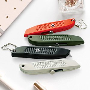 【マラソン期間中 最大P49倍】 カッターナイフ コンパクト 小型 小さいペンコ ユーティリティーナイフ penco Utility Knife ネコポスOK チェーン付き かわいい かっこいい おしゃれ おすすめ 文房具 便利 白 黒 オレンジ カーキ