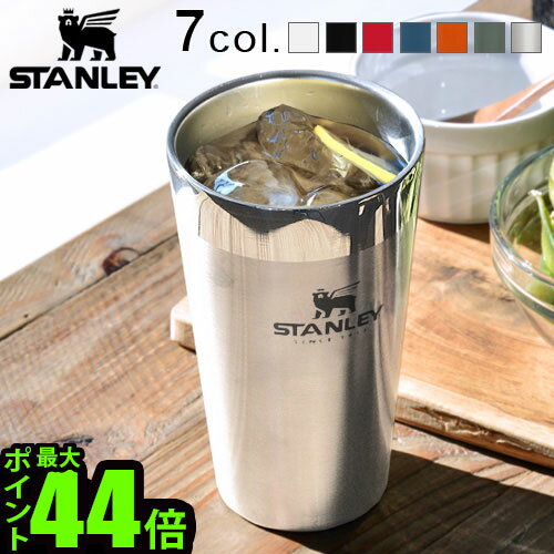 ギフト対応 ブランド STANLEY スタンレー サイズ 直径8.7×高さ14.6cm 重　さ 約230g 素　材 18/8ステンレス 容　量 約470ml 保温効力 [約45分]60度以上 保冷効力 [約4時間]10度以下(氷は約15時間溶けません) 備　考 ・真空断熱2重構造・BPAフリー・食洗機使用可・スタッキング可能 ご注意 こちらの商品は単品販売です。ドライアイスを入れてご使用にならないで下さい。熱い飲み物を入れて使用する際はやけどに注意してください。保温・保冷効力は使用環境などによって異なります。電子レンジ、オーブントースターは使用できません。 保　証 スタンレーは、丈夫で機能性の高い商品を100年以上提供し続けています。誠意を持って作りあげた商品を末永く愛用していただくために、正しくご使用いただいている商品の保温保冷効力の低下等の不具合が起きた場合、同一商品と交換させていただきます。同一商品の販売が終了している場合は、同等商品と交換させて頂きます。※落下などの衝撃を与えた場合や商品の改造をしている場合、中栓やパッキンなどのパーツは消耗品のため、保証対象外となります。 パッケージ 化粧箱：(約)幅10.5×奥行9×高さ15cm 約300g※仕様は予告なく変更する場合があります ■商品名 STANLEY STACKING VACUUM PINT スタンレー スタッキング真空パイント 0.47L ■テイスト スタンレー スタッキング クラシック シンプル おしゃれ タンブラー カップ 直飲み 保温 保冷 コーヒー ビール ステンレス ヘアライン仕上げ ハンマートン ■用途・シーン アウトドア キャンプ ピクニック 晩酌 プレゼント ギフト 贈り物 父の日 敬老の日 通勤 通学 運転 サイクリング 運動会 ■JANコード 6939236370127 6939236370226 6939236370233 6939236370141 6939236370219 6939236370257 6939236370240真空2重構造の1パイントサイズおしゃれタンブラー アウトドアに晩酌のお供に！ 真空ボトルで有名な創業100年を超える米国の老舗ブランドSTANLEY（スタンレー）から、1パイント（0.47L）タンブラーのご紹介です。熱を逃がさない真空2重構造で、温度キープはもちろん、熱い飲み物を入れても表面は熱くならず、冷たい飲み物を入れても結露が出ません。ホットは約45分、アイスは約4時間、氷は約15時間溶けません。温かいコーヒーや、キンキンに冷えたビールなど、最後まで美味しい温度でお楽しみいただけます。また、その名の通りスタッキングできてキャンプ等でもかさ張らずに持ち運びできます！大きな氷も楽々入る大きな飲み口で、メンテナンスも簡単。食洗器もOK！単品販売と4個セット販売で、単品販売はホワイト・マットブラック・マットレッド・オレンジ・マットネイビー・グリーン・シルバーの全7色から選べます。4個セット販売はグリーン・マットブラック・ホワイト・オレンジです。単品よりお買い得な価格設定が魅力です。ご家族、お友達と、仲良くお揃いギアでのキャンプ！またギフトにもおすすめです！