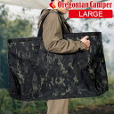 ブランド Oregonian Camper / オレゴニアンキャンパー サイズ (約)ヨコ86×タテ55×マチ10cm（重量 約870g） 素　材 TP-700ポリエステル 　ご注意 サイズは実測値になります。多少の誤差はご容赦ください。モニターによって色の見え方が異なる場合があります。ロットにより多少デザインが変更になる場合がございます。 パッケージ 透明ビニール袋：(約)幅33×奥行31×高さ4cm ※仕様は予告なく変更する場合があります。 ■商品名 Oregonian Camper グリルテーブルキャリーバッグ LARGE ■特典 送料無料 ■テイスト おしゃれ デザイン ブラックカモ ウルフブラウン シンプル ■用途・シーン オレゴニアンキャンパー ラージサイズ スノーピーク社IGTフレーム対応 トートバッグ バッグ 収納 持ち運び 丈夫 アウトドア キャンプ ■JANコード・品番 4560116232802 4560116232819 7OCB825RBC 7OCB825RWB汚れを気にせずガンガン使える！タフな大型ギアバッグ 1960年代創業アメリカの老舗アウトドアブランド「Oregonian Outfitters」の、日本規格キャンピングギアブランド「Oregonian Camper」から、キャンプで重宝する大型バッグのご紹介です。グリルテーブルや焚火台がスッキリ収納でき、バッグの内側は灰などの汚れがシミ込まず、落としやすいPVC素材を採用。底面は2重加工で丈夫な仕上がりとなっています。外側にはネビュラチェーンを配置し、カラビナなど小物をぶら下げることも可能です。狭めに設計にしたマチにより、内容物の収まりが良く、折りたたみチェアやテーブル等の収納にも最適。