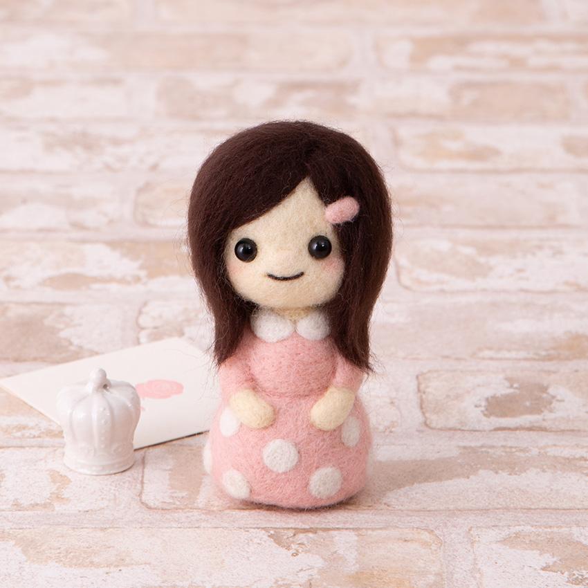 ハマナカ 羊毛フェルトキット フェルト羊毛でつくるかわいい女の子 黒髪のおんなのこ H441598