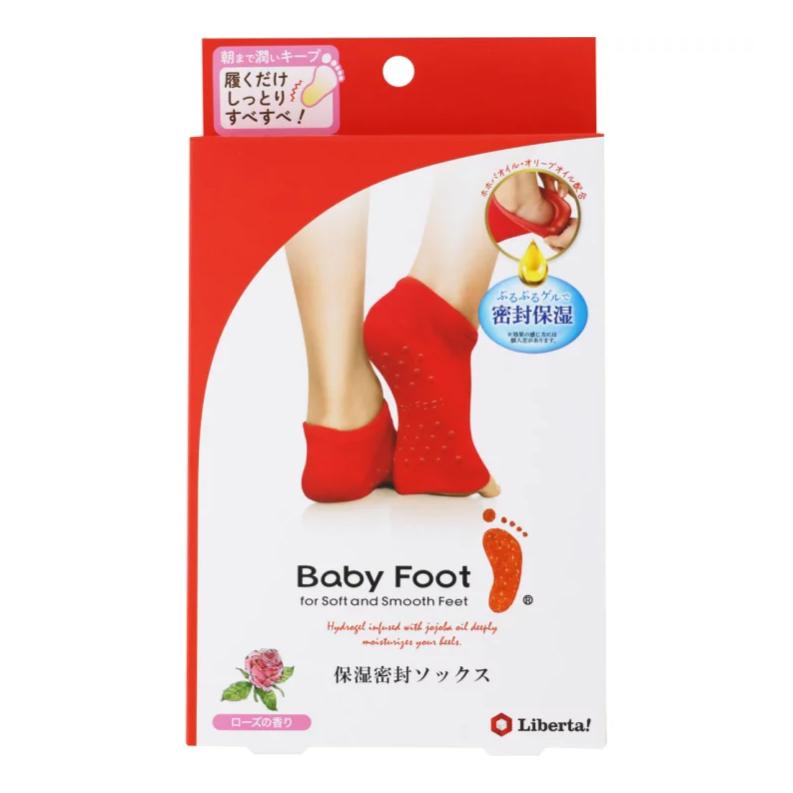 (商品説明) ・履くだけで足裏の保湿ケアができるゲルソックスです。ホホバオイル・オリーブオイル配合のしっとりゲルがかかとを包み込み、履いている間中、保湿をしっかりキープ。 ・ソックスは水洗いして繰り返し使えます。 (使用方法) ・気になるかかとに、清潔な状態で履いてください。 ・乾燥が気になる方は保湿クリームを塗った後に履くことをおすすめします。 ・就寝中に履いて、朝まで保湿ケアとしても使用できます。 (使用上の注意) ・お肌に異常が生じていないかよく注意してください。お肌に合わないときは、ご使用をおやめください。・使用していくとゲルがポロポロ取れたり剥がれたりする場合があります。その際は買い替えをおすすめします。・傷、はれもの、湿疹などお肌に異常があるときには使用しないでください。・乾燥機の使用はお控えください。・本品は洗濯により伸縮する恐れがありますので形を整えて陰干ししてください。・鋭利なものなどにひっかけないようご注意ください。・使用中に毛羽落ちが生じる場合があります。・火気に近づけないでください。・本来の用途以外には使用しないでください。・子供の手の届くところに保管しないでください。 (成分/原材料) (生産国/原産国)