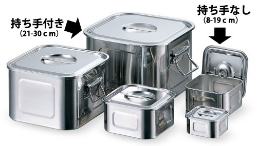 サイズ:255×255×高さ170mm、容量:約10.4L*清潔感あるステンレス製のキッチンポット*蓋の置き場に困らない引掛け金具付き*食材や調味料、ソース類のストックに最適♪