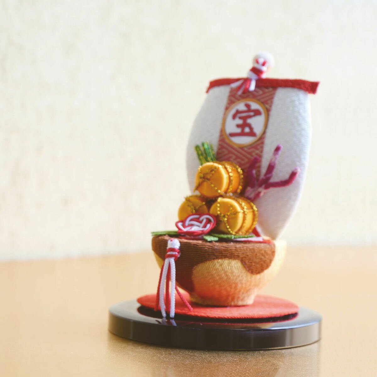 ちりめん招福 宝船 手作りちりめん細工 台・敷物付 手作りちりめん細工 迎春 正月 飾り 縁起物 [2]