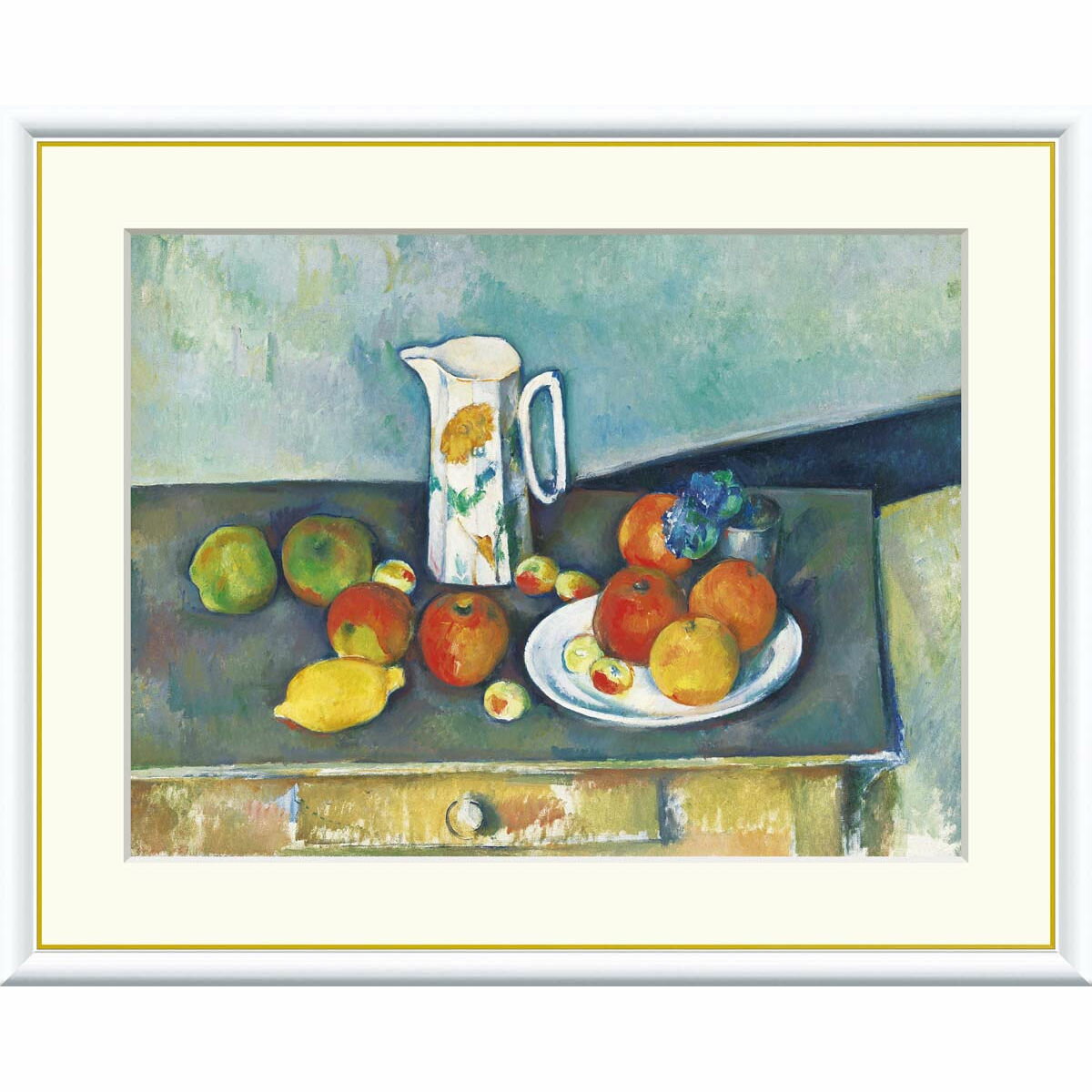 世界の名画を通してより多くの人々に美術の神髄に触れていただくため、お手頃な価格で手に入れることのできる功芸美術画が今、注目されています。ご愛蔵や記念品、ご進物用として上品で意義のある作品です。 高精細功芸美術画(手彩補色) 世界の有名美術館がレプリカを制作するため採用している最先端シグレ版画技法で 特性新絹本画布に表現し、最終仕上げは手彩による補色が加えられ、 リアル感を醸し出しています。 空気中の光やオゾンなどに分解されにくい耐候性を備えており、 時間がたっても色調が変化しにくく、美しさが変わりません。 シンプルでモダンに作品を引き立てる「つや消しマット使用フレーム」どんなお部屋にも調和するシンプルフレームを採用しています。作品ごとにフレームを選別し、こだわりを持って額装しています。衝撃に強い特殊素材で作られたフレームは軽量で飾りやすく、壁への負担を最小限に抑えます。フレームの内側には金装飾が施されており、シンプルながらも豪華な印象を与えます。反射なく、どの角度からも作品の質感をお楽しみいただけるよう、全面のアクリル板をあえて付けない、海外美術館のスタイルで制作しております。 ■作家名：ポール・セザンヌ1839−1906 ■作家略歴：近代絵画の父と呼ばれ、20世紀絵画の扉を開いた後期印象派を代表するフランスの画家。りんごにまつわるエピソードが多く、生涯で制作した200点の静物画のうち、60点以上の作品にりんごを描いたほか、「りんごひとつでパリを驚かせたい」としばしば口にしていた。 ■仕様：F4号・F6 号・F8号の3サイズご用意しております。 F4号サイズ：額外寸42×34cm 絵寸31×23cm F6号サイズ：額外寸52×42cm 絵寸40×30cm F8号サイス：額外寸61×49.5cm　絵寸45.5×34cm■材質本紙：新絹本 ■材質フレーム：樹脂製 ■金装飾付 ■単色マット■10年間品質保証付 ■納期：通常10日〜2週間程度(連休や繁忙期などにはもう少しお時間をいただく場合がございます。)　 ■発送について：メーカー様の工房から直接発送 ■特記事項：●こちらの商品は、梱包に万全を期すためメーカー様の工房から直接のお届けとなります。●ラッピング・のし・代金引換便・他の商品との同梱には対応しておりません。●ご注文後に制作にかかりますため、その性質上、ご注文後の内容変更・キャンセルや返品はお受けいたしかねますのでご了承ください。