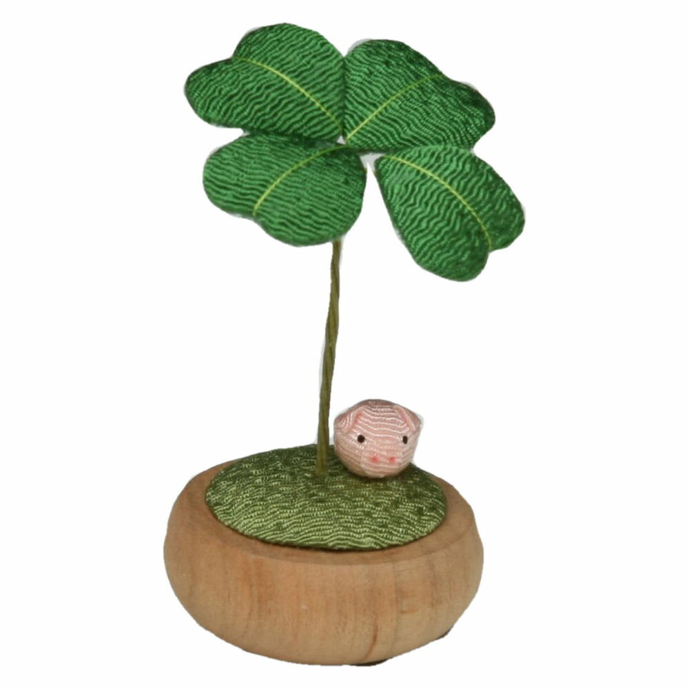 和雑貨 幸せを呼ぶ四ツ葉のクローバー ちりめん細工 ゆらゆらクローバーとブタ