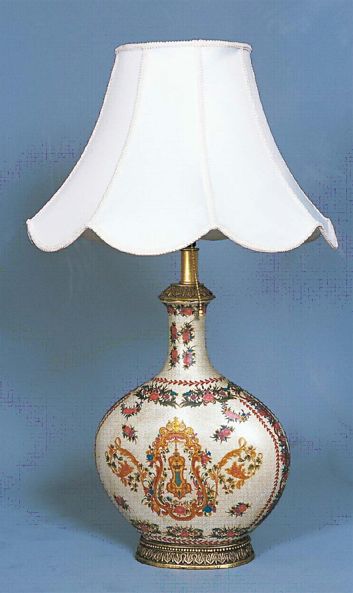 サイズ：直径45.0cm　高さ78.0cm ON／OFFスイッチ式 材　質：陶　器 ※ 心の隅までパッと明るく照らします。