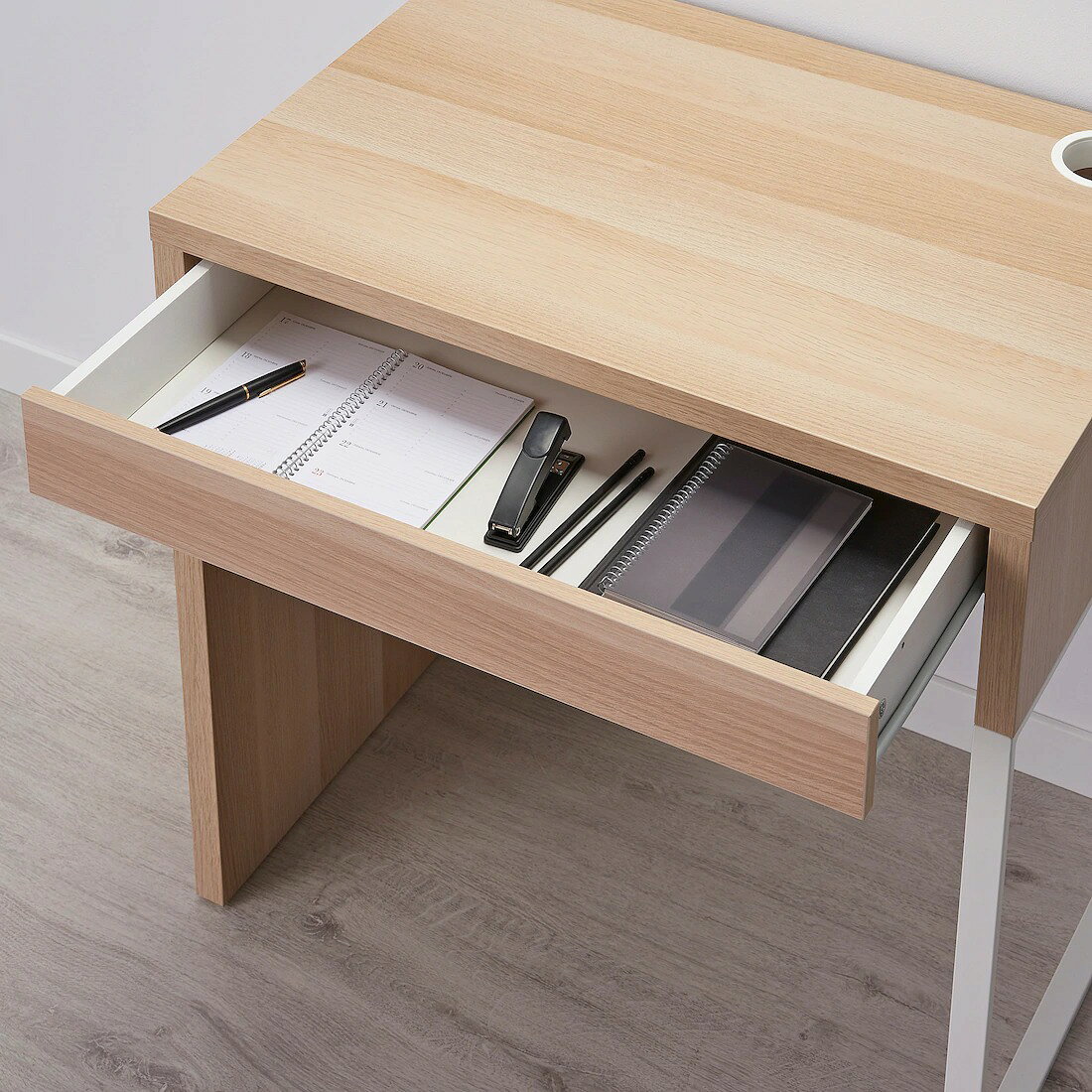 【 IKEA - イケア -】MICKE -ミッケ- デスク ホワイトステインオーク調 73x50 cm 学習机 PCデスク ワークデスク(004.888.83) [3]
