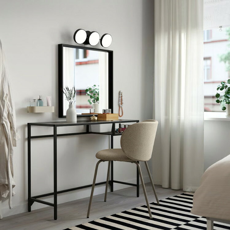 【 IKEA - イケア -】VITTSJO -ヴィットショー- ラップトップテーブル ブラックブラウン/ガラス 100x36 cm (006.195.39) [2]