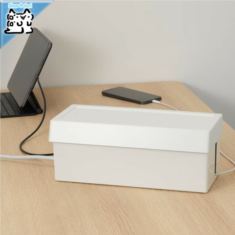 【 IKEA - イケア -】SATTING -セッティング- ケーブルマネジメントボックス ふた付き 13x32 cm ふたが少し大きめなので、ケーブルを簡単に引き出して携帯電話やタブレットを充電できます ■商品詳細■ ブランド IKEA 素材 ABS樹脂 商品の大きさ 奥行き: 14 cm / 高さ: 13 cm / 幅: 32 cm 主な特徴 - デスクや床のケーブルや充電器、電源タップをこのボックスにまとめれば、掃除がしやすくなります - KOPPLA/コップラ 電源タップやKVARTS/クヴァルツ 充電器が入る大きさ お手入れ方法 - 湿らせた布で水拭きしてください - きれいな布でから拭きしてください ■お届け状態■ 簡易梱包で発送いたします ※梱包に使用済みのダンボール紙などを再利用する場合、また化粧箱に送付状を直接貼付する場合ございますので予めご了承ください ※ご注意※ ※IKEA商品に関しまして※ IKEA商品に関しましては、納品書などは添付しておりません。 納品書、領収書が必要な場合、お問い合わせいただきましたら別途郵送にてお送りいたします。 ※製品の開梱・組み立てについて 組み立てが必要な商品の組み立て不備、組み立て不備による使用に際しての事故、及び商品の破損については保証外となります。 ※ご注文時のタイミングで在庫切れ、廃盤となっている場合がございます。その場合発送までにお時間を頂く場合、またご注文を一度キャンセルさせて頂く事がございます【IKEA Original】SATTING -セッティング- ケーブルマネジメントボックス ふた付き 13x32 cm