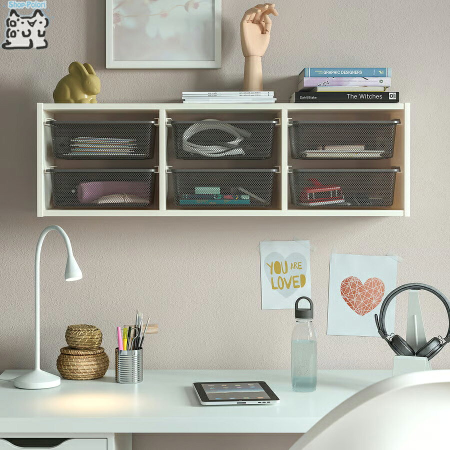 【 IKEA - イケア -】TROFAST -トロファスト- 組み合わせウォール収納 収納コンビネーション ホワイト / スチールBOX メタルグレー 99x21x30 cm (294.781.95)ウォールシェルフ 散らかりがちな小物の収納に デスクの前などに設置すると、文房具や用途別の収納としても便利です。 ■商品詳細■ ブランド IKEA 素材 基本素材: パーティクルボード, フォイル 引き出しレール: ポリプロピレンプラスチック 収納ボックス スチール 商品の大きさ 幅: 93 cm/ 奥行き: 21 cm/ 高さ: 30 cm この商品は組み立てが必要です 壁の材質により使用できるネジの種類が異なるため、専用の取り付けネジは含まれていません。壁の材質に適したネジをご使用ください。 主な特徴 - 散らかりがちな小物の収納に - デスク周りなどの収納力UPに最適 - 壁を収納に活用するのは賢い方法です。とくに部屋のフロアスペースが限られている場合におすすめです お手入れ方法 きれいな布でから拭きしてください ■お届け状態■ 簡易梱包で発送いたします ※梱包に使用済みのダンボール紙などを再利用する場合、また化粧箱に送付状を直接貼付する場合ございますので予めご了承ください ※ご注意※ ※IKEA商品に関しまして※ IKEA商品に関しましては、納品書などは添付しておりません。 納品書、領収書が必要な場合、お問い合わせいただきましたら別途郵送にてお送りいたします。 ※製品の開梱・組み立てについて 組み立てが必要な商品の組み立て不備、組み立て不備による使用に際しての事故、及び商品の破損については保証外となります。 ※ご注文時のタイミングで在庫切れ、廃盤となっている場合がございます。その場合発送までにお時間を頂く場合、またご注文を一度キャンセルさせて頂く事がございます【 IKEA - イケア -】TROFAST -トロファスト- 組み合わせウォール収納 収納コンビネーション ホワイト / スチールBOX メタルグレー 99x21x30 cm (294.781.95) ウォールシェルフ
