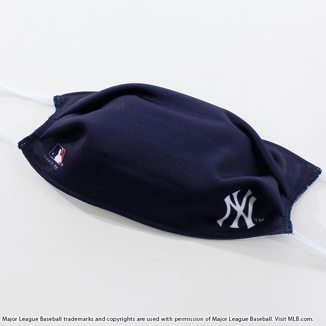 『MLB(メジャーリーグベースボール)』の ニューヨーク・ヤンキース デザインのファッションマスク。 繰り返し洗って使うこともできる優れもの！！ デザインで選ぶのはもちろん、シンプルなデザインなのでさりげなく好きなチームを応援できるのもうれしいところ。 『ファッションマスク』を普段のコーディネートに取り入れてファッションを楽しもう★ 【ご注意】 ・マスクの内側につけるガーゼはついておりません。 ・またマスクにフィルター効果はなく、予防効果について保証するものではありません。 ・労働安全衛生法に基づく防毒マスクではありませんので、使用に際してはご注意ください。 ・洗濯可 ・画像の商品は光の照射や角度、お客様のお使いのモニター設定、お部屋の照明等により実物と色味が異なる場合がございます。 ・表示のサイズ感と実物は若干異なる場合もございますので、予めご了承ください。 ・ご注文が殺到した場合ズレが生じ欠品となる場合がございます。 ・ご注文確定後の変更・キャンセルは承っておりませんので予めご了承ください。 ●素材● ポリエステル 100％ ●サイズ● 高さ：14cm 横：19cm　