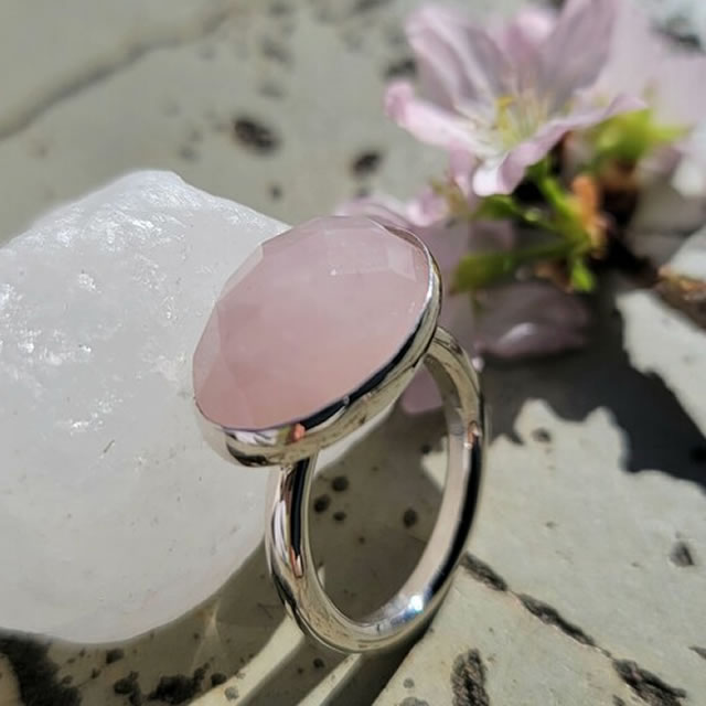 【受注製作】大ぶり ローズクォーツリング（20号〜30号）［天然石 ピンク 天然石リング silver925 シルバー925 大ぶりリング カラーストーン 個性的 指輪 ギフト プレゼント クリスマス クリスマスプレゼント 記念日 誕生日 ホワイトデー ］