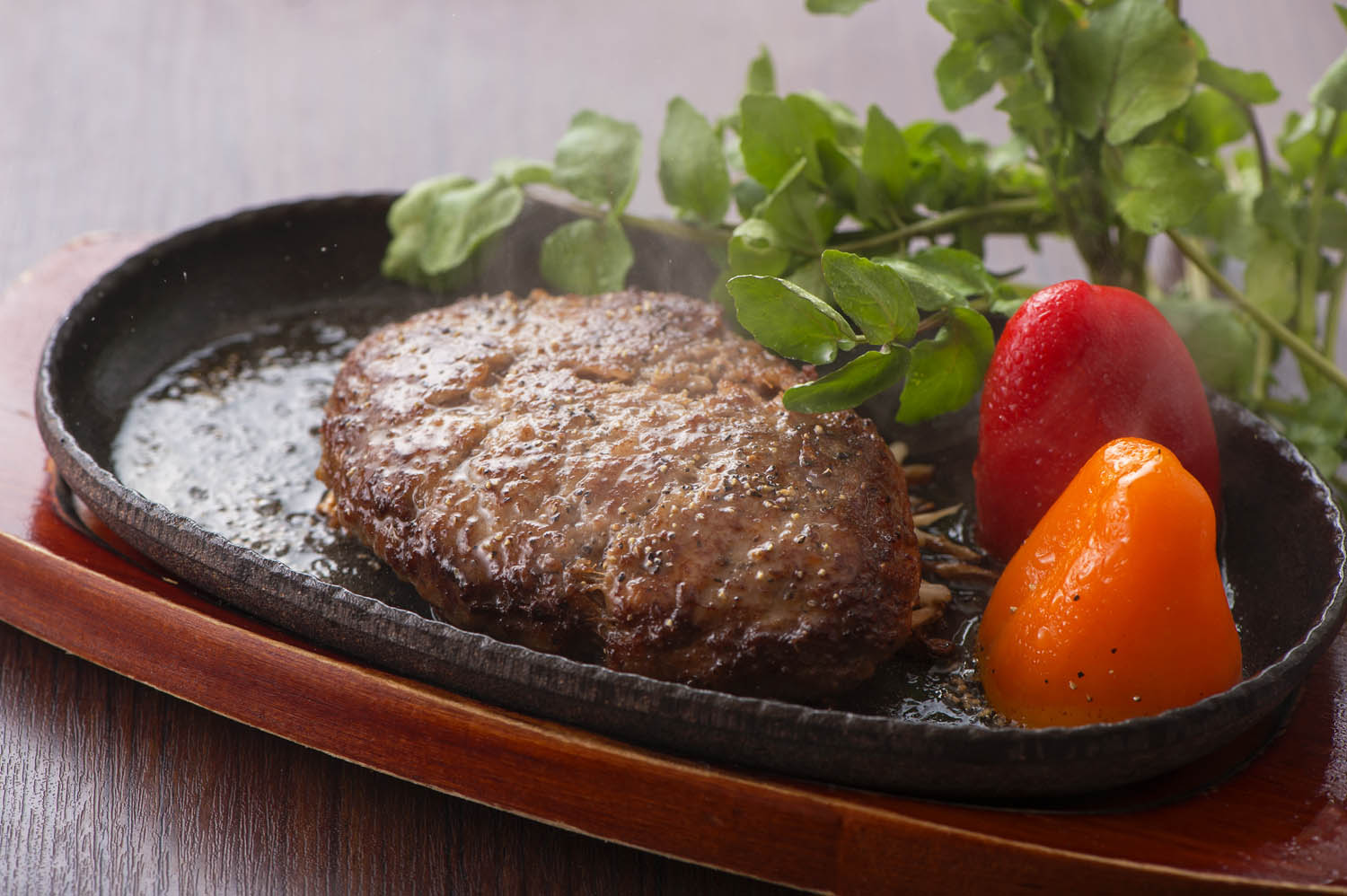 【送料無料】【絶品美味】宮崎　「ミヤチク」こだわりハンバーグセット【お歳暮・お中元・ギフトに】【代引き不可】