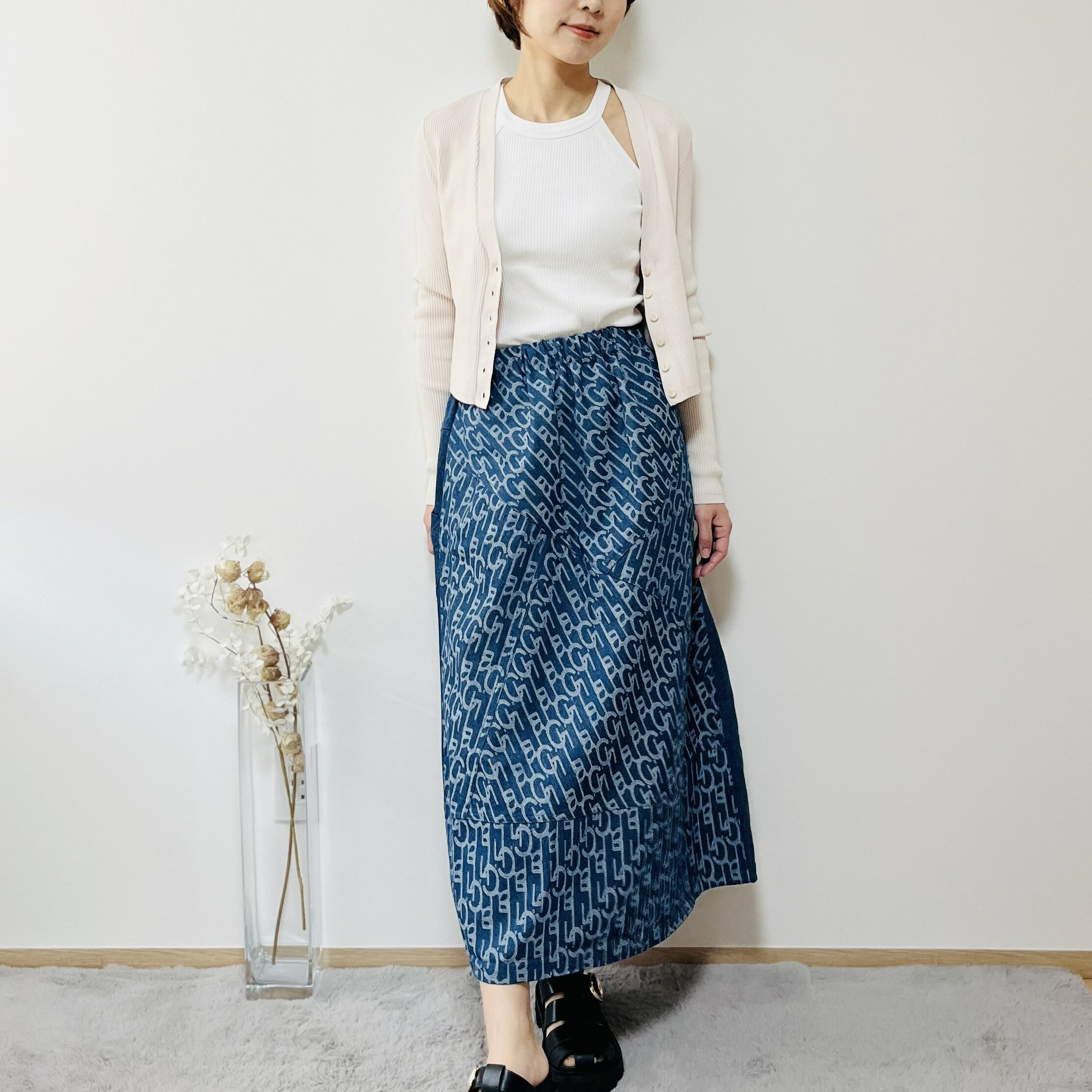 アルファベットロゴデザインデニムスカート / 英字 ウエストゴム Aライン 形がかわいい コクーンスカート　ふんわりスカート　形がかわいいスカート　デザインスカート　個性的なスカート　おしゃれスカート　55806