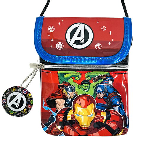 アベンジャーズ ショルダーミニポーチ ( AVENGERS ） 16223 ポシェット ミニショルダー バッグ ショルダーバッグ カバン 鞄 コインポーチ 財布 おさいふ ビニール かっこいい 男の子 子供 幼児 小学生 マーベル MAVEL ヒーロー 赤 MVNG2017