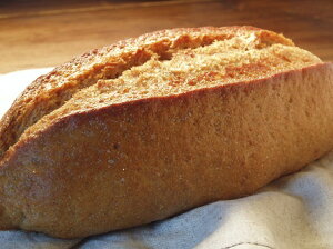 天然酵母と国産小麦の全粒粉100%のドイツパン充実の食事パンSS05P03mar13