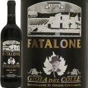 information 産地 イタリア プーリア タイプ 赤ワイン 原産地呼称 DOC ジョイア デル コッレ 品種 プリミティーヴォ100％ 飲み頃温度 18℃ おすすめグラス ボルドー 内容量 750ml 輸入元 ラシーヌ ワイナリーについて この地で長きにわたって愛情をこめてプリミティーヴォを栽培してきたペトレーラ家のワイナリー。1987年よりファタローネの名のもと、瓶詰めをスタートしました。ビオロジックを実践し、見事な熟成能力を備えた素晴らしいプリミティーヴォを造っています。 このワインは… ジョイア・デル・コッレは、ステンレスタンクで温度管理しつつ、200時間にわたって発酵・浸漬、ステンレスタンクで6ヶ月間、容量750Lのスラヴォニア産オーク樽で6ヶ月間熟成。さらにボトリング後、6ヶ月間落ち着かせてからリリースされます。黒みがかっていながらも、透明感のある色合い。ダークチェリーやプルーンの香りにカカオやバルサミコ、ミネラルのニュアンスのある特徴的な香り。過度の濃縮感はなく、果実味には力強さとともに透明感があり、高いアルコールを持ちつつも、いきいきとした酸を備え、見事に調和のとれた味わい。 エレガンスさえ感じさせる秀逸なプリミティーヴォです。