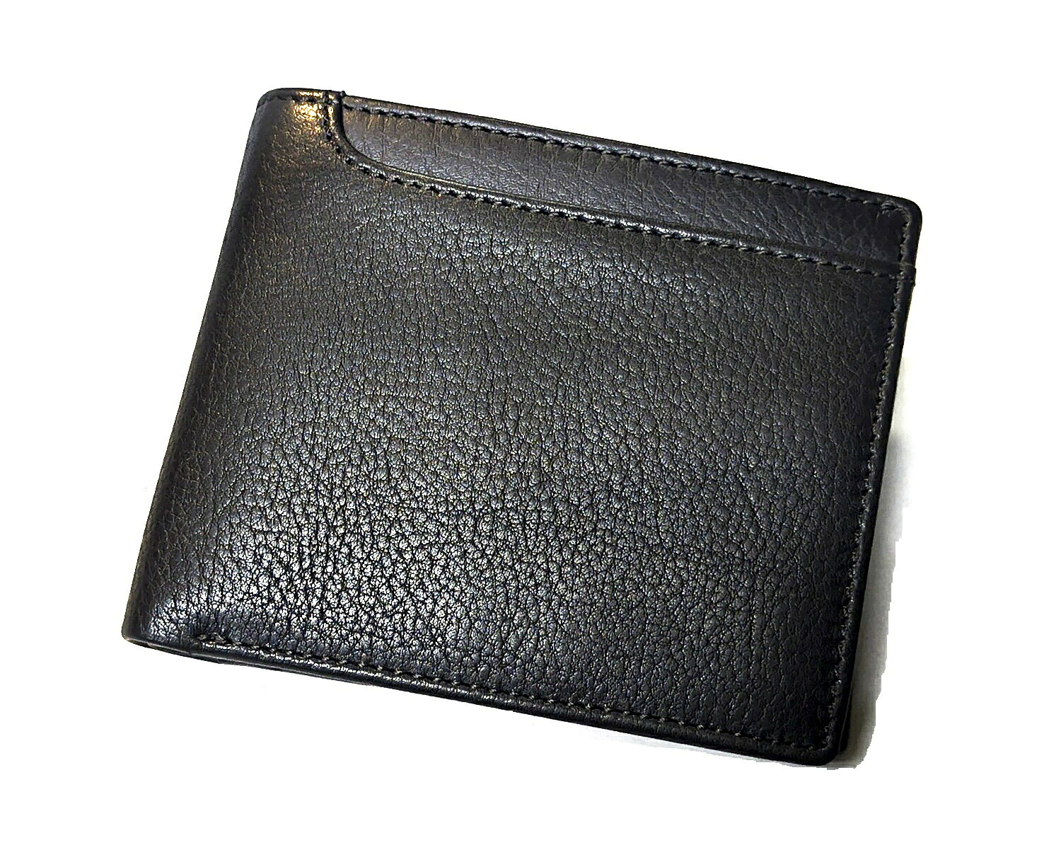 品番:SL-M-2919 ブランド:MILAGRO サイズ:W:110mm/H:90mm/D33mm 素材:牛革◆柔らかく、しっとりとした牛革を使用柔らかさとシワ感を出すためにミリング加工を施しました。90%植物性タンニンなめしされた半ヌメの牛革です。 ◆収納力抜群のベラ付きの2つ折り財布 素材はしっとりした牛革を使用。2つ折りの中央に両サイドがカードポケットのベラが付いた収納力抜群の財布です。全体はコンパクトな作りで、仕切り付きの札入れとフラップ付きの小銭入れが付いています。厚みはベラの使い方で異なりますが、合計11個のカードポケットが付いた使い勝手抜群の財布です。 ◆表裏6枚のカードが収納できる便利な「中ベラ」つき 2つ折りの中央に「中ベラ」が付いています。中ベラには表裏計6枚のカードポケットがついており、より収納力がアップします。もちろん、カードをすべて入れると厚みが増しますがそれ以上に便利さが上回ります。使い方はお客様の自由です。 札入れには仕切りがあるので、お札を種類ごとに分別して収納でき便利です。 小銭入れはしっかりとマチがあるので 出し入れがしやすい形状です。 ◆ICカードでの支払いに便利なアウトポケット付き 表面にはICカード用のポケット付きです。さっと取り出し、財布をかざすだけ。自動改札でそのままタッチ＆ゴーでスムーズに入出が可能なほか、タクシーでの支払い、コンビニでの会計などキャッシュレスで重宝します。 【ATTENTION】 革は湿気、水を嫌います。濡れた時は乾いた柔らかい布で押すようにして素早く水分を取り払い、通気性の良い状態で保管して下さい。また、雨や汗などの水分や生地との摩擦による色落ち、日焼けによる退色は避けられませんので、夏季、雨天での使用、淡い色の服装に合わせる場合は十分にご注意ください。 出来るだけ自然のままの素材を使用したいと考えていますので、商品によっては多少の色むらや傷などが出ているものもありますが、不良品ではございませんので予めご了承願います。