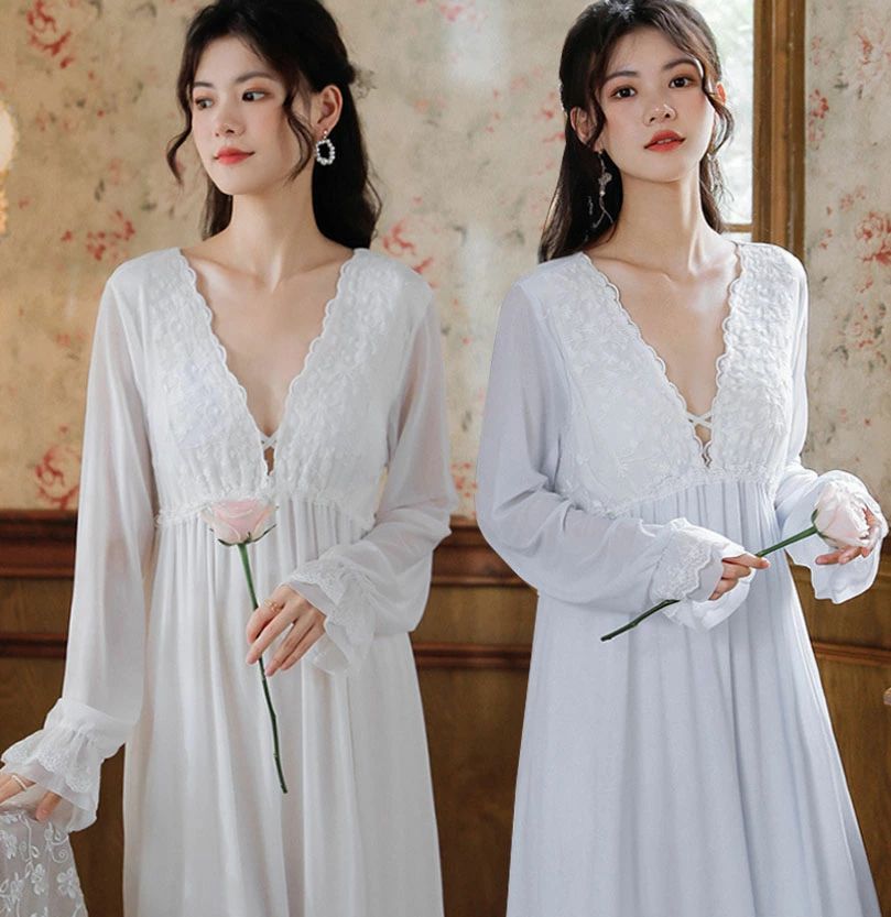 Rakuten - 長袖 ワンピースパジャマ 2色 春夏秋向け ロング丈 ネグリジェ お姫様 ワンピース ルームウエア ロング ネグリジェドレス ゆったり Vネック セクシー ワンピース 部屋着 ナイトドレス 花柄レース チュール パッド入り 白 ブルー M L XL