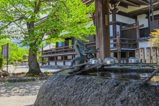 【日本の風景／地名のポストカード】奈良県明日香村 新緑の寺に龍の口の手水と清らかな水　はがき お土産 ハガキ　撮影/daikegoro
