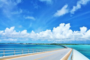 【日本の風景ポストカードLac et Soleil】沖縄 伊良部大橋からの青空と海のはがきハガキ葉書 撮影/YOSHIO IWASAWA