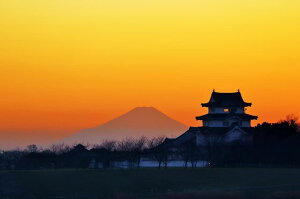 【日本の風景ポストカードLac et Soleil】千葉県 夕暮れの関宿城と富士山のはがき1ハガキ葉書 撮影/YOSHIO IWASAWA