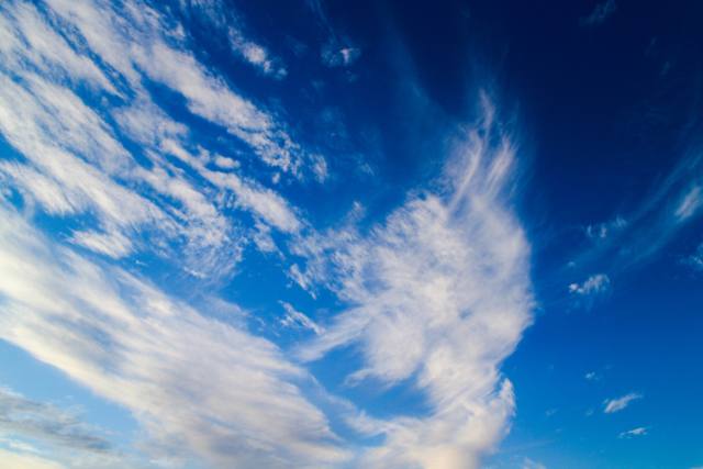 El cielo azul y las nubes de las cartas fotográficas by MIRO