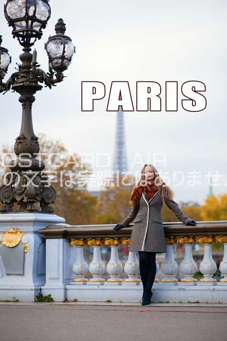 Rakuten - 【世界の観光地ポストカード】「PARIS」秋のフランスパリ女性とエッフェル塔ハガキはがき絵葉書【限定販売】