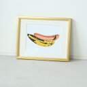 Andy Warhol (アンディ・ウォーホル)Banana, 1966アートプリント/アートポスター フレーム付き 名画 ポップアート界の巨匠 アンディ・ウォーホルのアートフレーム。 「記号」をモチーフにポップアートの旗手となったアンディ・ウォーホル。大量生産・大量消費という高度資本主義の構造をアートに持ち込みながらも、同時に作品からはそういった時代背景へのある種のシニカルさが感じられます。ウォーホルの一つの作品にはテーゼとアンチテーゼが混濁して示されています。 Andy Warhol （アンディ・ウォーホル） 1928年生まれ。（1928~1987） ポップ・アートムーブメントを率いた代表的な人物として知られており、ファイン・アートとセレブ文化と1960年代に流行した広告における関係性を表現した。商業イラストレーターとして成功した後、ファイン・アートへ転身して成功した珍しいタイプである。 アメリカ現代美術において最も議論の対象となるアーティストだった。1950年代にファイン・アートとしての個展も始める。ニューヨークのヒューゴ・ギャラリーやボドレイ・ギャラリーで展示を行い、カリフォルニアではロサンゼルスのフェラス・ギャラリーで、1962年7月9日に最初の個展をおこなった。このとき、32点のキャンベル・スープ缶を描いたキャンバスを並べた。この展覧会は西海岸でのポップ・アーティストとしてのデビューとみなされている。 ウォーホルの故郷であるペンシルヴァニア州ピッツバーグにあるアンディー・ウォーホル博物館では、膨大な数のウォーホル作品の収蔵とウォーホルの記録を保管している。個人のアーティストの博物館ではアメリカでは最大である。 ■商品詳細 製造国 アメリカ・中国製 ブランド名 Andy Warhol 素材 PS樹脂・ガラス・紙・MDF 取り扱いサイズ 外寸：383x307x25mm コンディション 新品 配送方法 宅配便 備考 - ★在庫の無い商品、サイズ、カラーにつきましてはお取り寄せ可能な場合もございます。お気軽にお問い合せください。 ★色味はブラウザ上と、実際の商品とは誤差があることがございます。予めご了承ください。