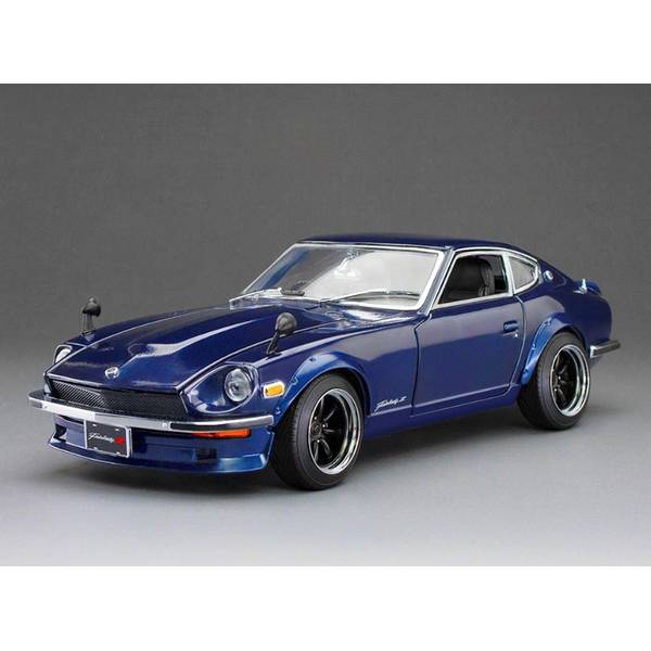 サンスター 1/18 ニッサン フェアレディ Z S30 ミッドナイトブルー 右ハンドル仕様 完成品ミニカー 3515R