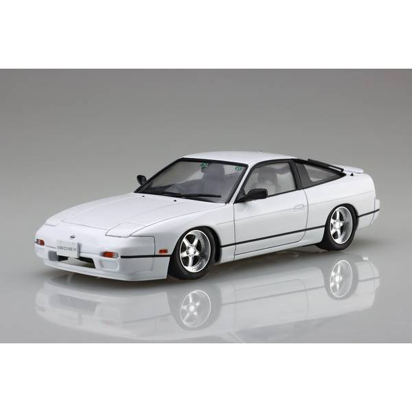 カーボンボンネット再現用デカールを新規作成！E.A.S搭載の180SXがスポット生産バージョンで登場！新金型パーツとしてシャーシのサスペンション構造を新設計。ステアリングとアライメントギミックにより様々なスタイリングにセッティング可能！4輪独立無段階車高調整機構と4輪独立無段階キャンバー調整機構により、ノーマル車高・シャコタン(ローダウン)・レーサー(ハの字)など自由なスタイリングにセッティング。従来のポリキャップ素材を車高・キャンバーの無段階スライド構造に利用しなめらかな調整を実現。デカールにはロゴマーク、ナンバープレートに加え多様なマークを収録。メーカー名：フジミスケール：1/24形態：スケールモデルメーカー型番：4968728048222▼商品登録日：2025年07月14日