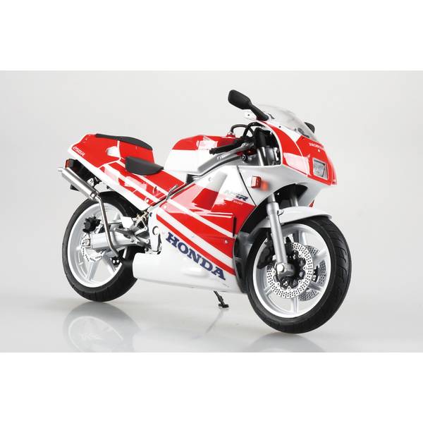 Rakuten - スカイネット 1/12 ホンダ NSR250R '89 ロスホワイト×ファイティングレッド 完成品ミニカー 4905083112137