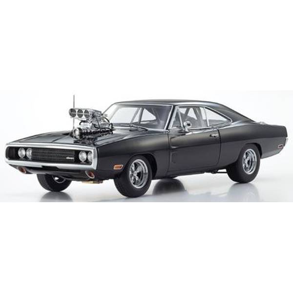 ※画像はイメージです■ダイキャストモデル■映画「Fast&Furious」(邦題：ワイルドスピード)劇中車カーアクションムービー「Fast&Furious」(邦題：ワイルドスピード)に登場したダッジ・チャージャーが京商オリジナルダイキャストモデルで登場。仕様が変わりながらもシリーズを通して登場するこの映画を象徴する一台で、ドム(ドミニク・トレット)の愛車として劇中で活躍します。モデルのモチーフにしたのは第一作の最初期仕様。ガレージで静かに眠っていたチャージャーのハンドルを遂にはドムがその手で握り、物語の最後にブライアンとのストリートレースで車両はクラッシュ、大破してしまうもののスタート時のウィリーする様はアメリカンマッスルカーの強烈なインパクトを観る者たちに残しました。モデル化にあたっての車両取材はロサンゼルスへ渡米して敢行。実際に映画に使用されたムービーカーやヒーローカーをスキャン、撮影してデータ作成を行っています。ボンネットやトランク内など劇中でディテールを読み取ることが難しい箇所も緻密に再現。迫力あるエンジンの細かなパイピングや、リフトアップして取材したシャシーのディテールなど見どころに溢れています。同じくラインアップするスープラと2台が並んだ姿は物語の最後のストリートレースのスタートシーンが蘇ってくるほど本物そっくりの仕上がり！ハイディテールなFast & Furiousのビッグスケールモデルを手に入れるチャンスです！(C) Universal City Studios LLC. All Rights Reserved.メーカー名：京商スケール：1/18形態：完成品ミニカーメーカー型番：KS08974FF▼商品登録日：2026年01月28日登録コード：mc270121