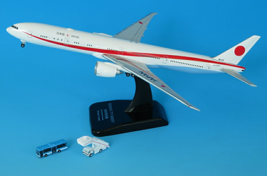 全日空商事 1/400 BOEING 777-300ER 80-1112 (WiFiレドーム プラスチックスタンド付) 青バスとステップカー付 完成品モデル JG40103