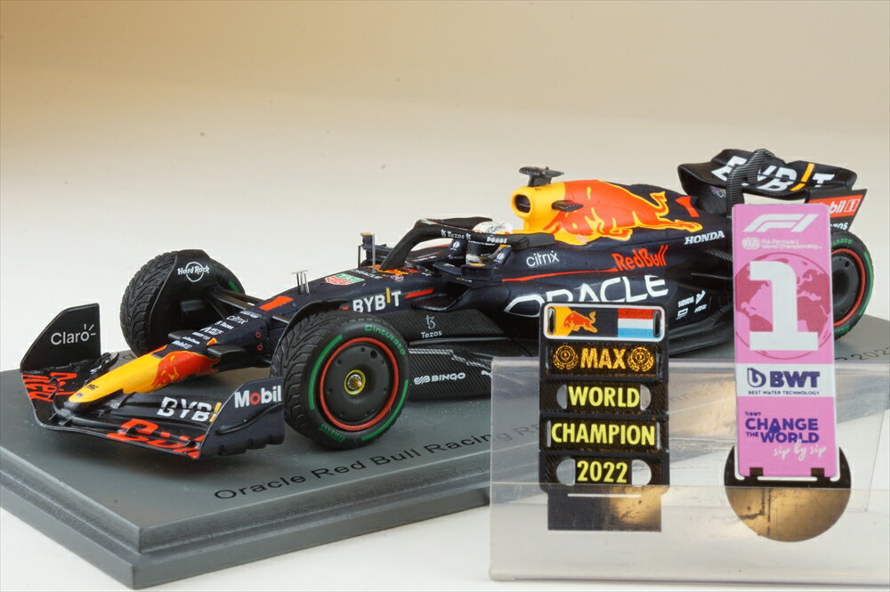 スパーク 1/43 レッドブル RB18 No.1 2022 F1 日本GP ウィナー/ドライバーズチャンピオン M.フェルスタッペン 完成品ミニカー S8551