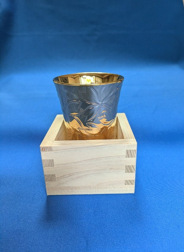 直径6cm高さ8.5cm　磁器金メッキ木枡付き　桐箱入り