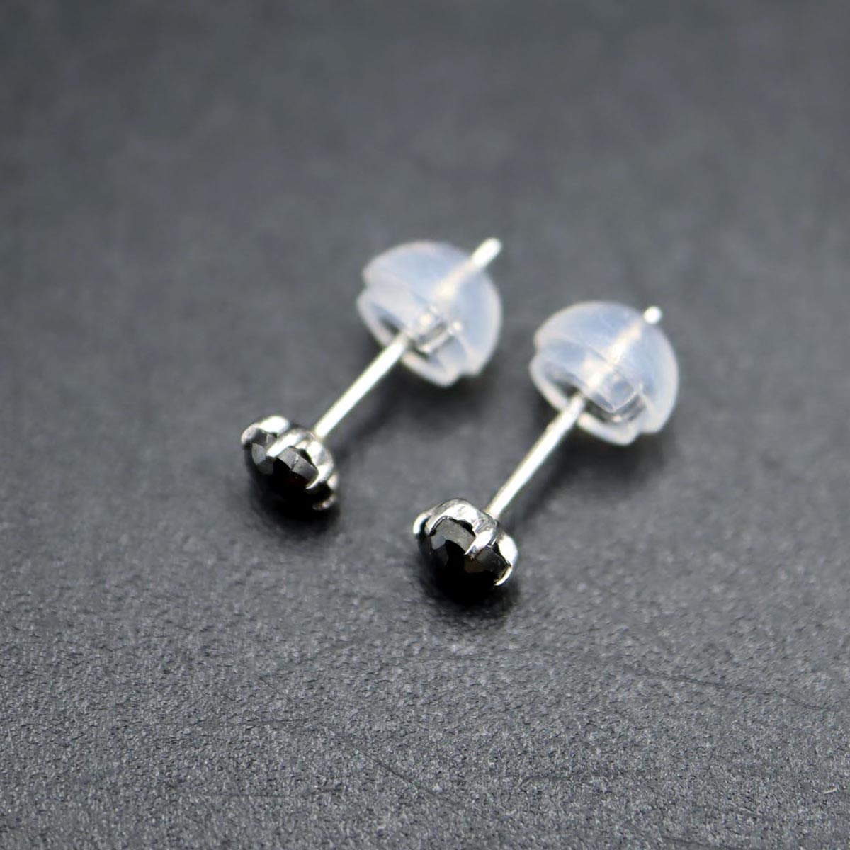 Pt900 ブラックダイアモンド スーパーローズカット スタッドピアス 4月の誕生石 ペア0.3ct プラチナピアス ピアスケース付き