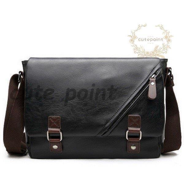 【商品詳細】◆素 材：PU革、ポリエステル◆カラー：ブラック◆サイズ：ヨコ29cm／タテ22cm／マチ8cm◆重　さ：0.7kg◆容　量：iPad、A4雑誌、書籍、スマホ、財布等※サイズはメジャーによるメーカー平置き実寸サイズです。若干の誤差はご了承ください。※PC環境や撮影状況などの違いにより実際のお色とは若干異なる場合がございます。※素材の性質上耐久性には限界がございますので、過度の重量物を中に入れてのご使用はお避けください。※素材の特性上、こすったり、ひっかけたりして鞄に破損が生じる場合やデリケートな衣類などを傷つけたりするケースもありますので、ご使用の際には充分にご注意下さい。