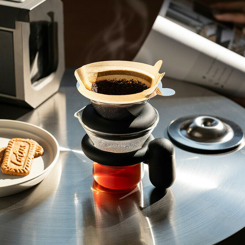 場所を選ばず、コーヒー・お茶を楽しめる贅沢、家でも外でもこだわりの本格ティータイム。1~2人用扱いやすいガラスコーヒーポット 、ミルクピッチャー ジャグとしても便利。プロがお勧めのV60耐熱ガラス透過ドリッパー。自分好みのコーヒーが おうちで気軽に飲める！
