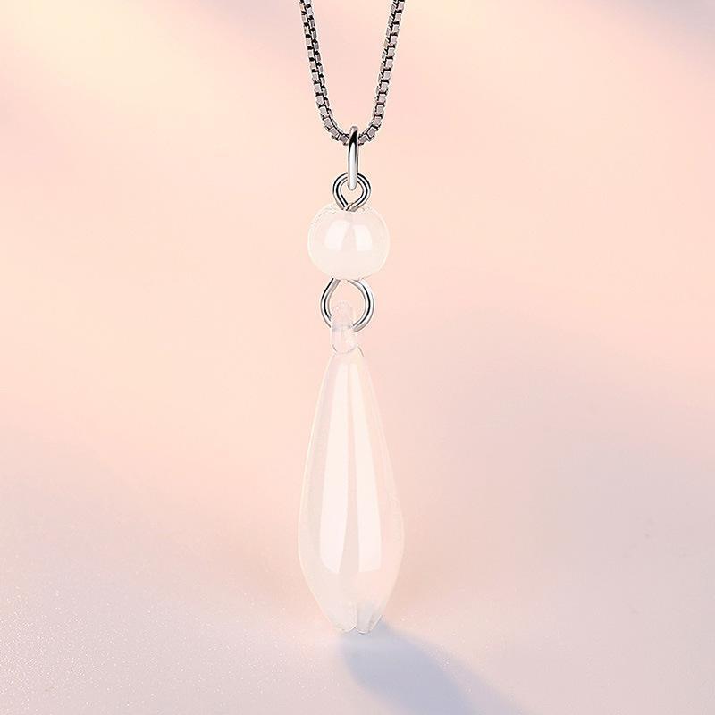 ペンダントトップ ペンダントヘッド チャーム レディース 女性 アクセサリーパーツ ファッション雑貨 雫型 ドロップ型 水晶風 ホワイト シンプル エ