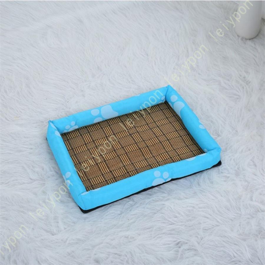 商品詳細素材：オックスフォードサイズS（約37*28cm）M（約45*36cm）L（約55*45cm）XL（約65*52cm）2XL（約70*60cm）涼しい接触冷感マット【冷感生地マット】触るとひんやり冷たく涼しい夏の暑い日を快適に！冷たくなりすぎることなく体温を逃してくれる熱中症予防に最適なベッド【柔らかく耐久性に優れ】たっぷりの中綿で柔らかく耐久性に優れヘたりにくいアゴ乗せしやすい高さでリラックスタイムにぴったり【安心感のある囲み型タイプ】四方を囲んだ安心感のある囲み型タイプ落ち着いて過ごせるお気に入りの定位置に【お手入れ簡単三層構造仕様】通気性が良く心時よい三層構造のベッド水で洗っても大丈夫で、洗濯機に入れて簡単に洗えます。【滑り止め】ペットベッドの裏面には滑り止めがついているので、わんちゃん?ねこちゃんも安心ですね！注意★ 本体のサイズがちょっと大きいので、簡易な包装でお送りいたします。▼お使いのモニターによっては、実際の色と若干異なって見える場合があります。▼実寸は素人採寸ですので、多少の誤差はご了承願います。
