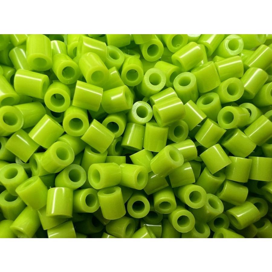 「商品情報」「主な仕様」【ビーズサイズ】5mm 【カラー】きみどり 【対象年齢】8歳以上【容量】約1000粒【保管に便利なチャック付き透明袋】当製品はチャック付き透明袋に入っております。その為、家族や友人とシェアやビーズ残量の確認も一目で判断できます！※小さなお子様が誤飲等されないようご注意ください。※商品写真はできる限り実物の色に近づけるよう徹底しておりますが、 お使いのモニター設定、お部屋の照明等により実際の商品と色味が異なる場合がございます。