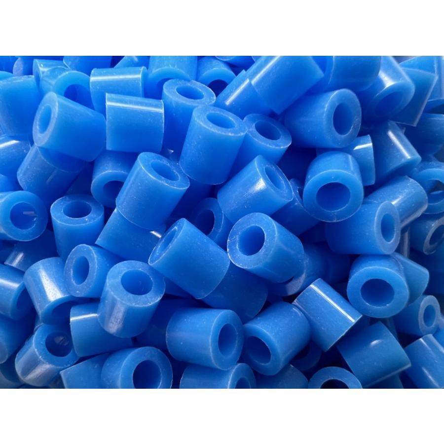 「商品情報」「主な仕様」【ビーズサイズ】5mm 【カラー】水色【対象年齢】8歳以上【容量】約1000粒【保管に便利なチャック付き透明袋】当製品はチャック付き透明袋に入っております。その為、家族や友人とシェアやビーズ残量の確認も一目で判断できます！※小さなお子様が誤飲等されないようご注意ください。※商品写真はできる限り実物の色に近づけるよう徹底しておりますが、 お使いのモニター設定、お部屋の照明等により実際の商品と色味が異なる場合がございます。